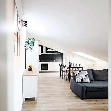 Lägenhet Mansarda Belli *